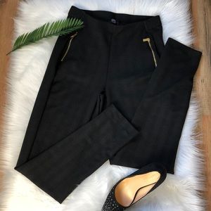 NEWJones New York.  pull on Black Skinny..Size.S